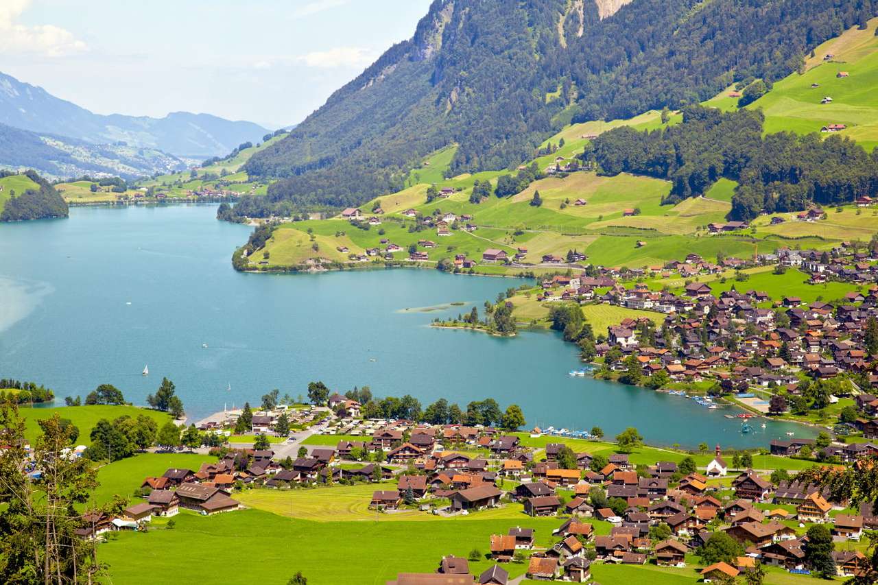 Aldeia de Lungern nos Alpes Suíços (Suíça) puzzle online a partir de fotografia