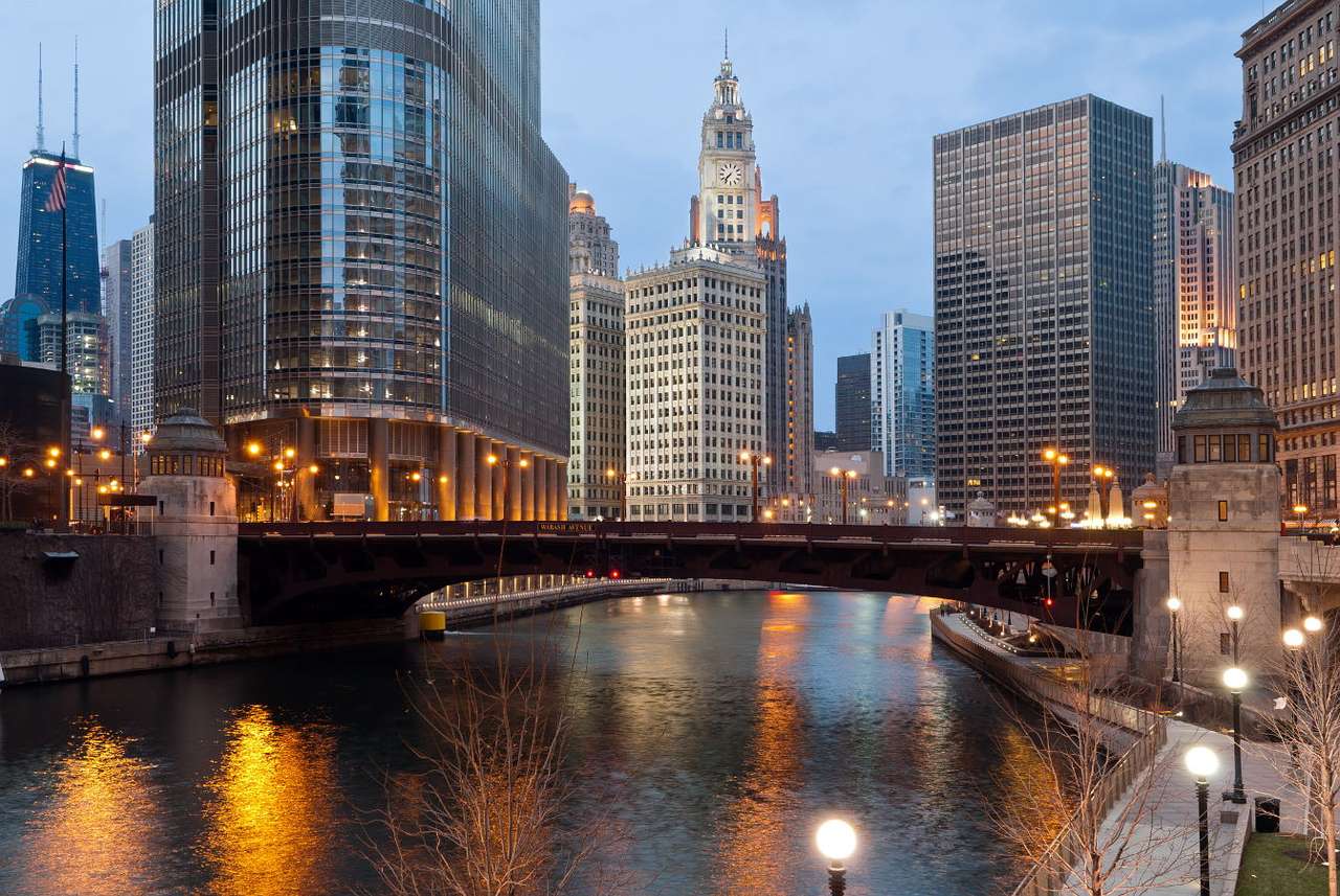 Bridge over canal in Chicago (USA) online puzzle