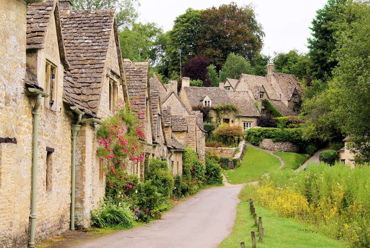 Село Бибъри (Обединеното кралство) онлайн пъзел от снимка