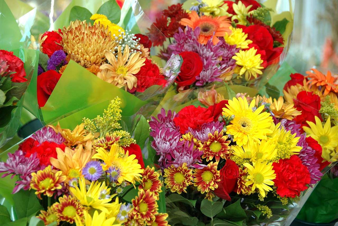 Bouquets of flowers puzzle online from photo