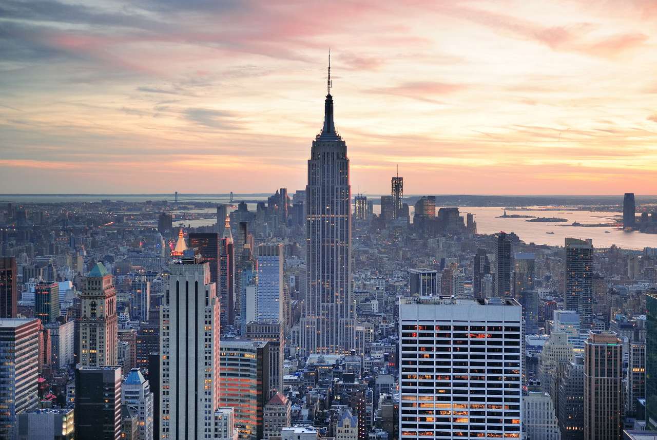 Skyskrapor på Manhattan i skymningen (USA) pussel online från foto