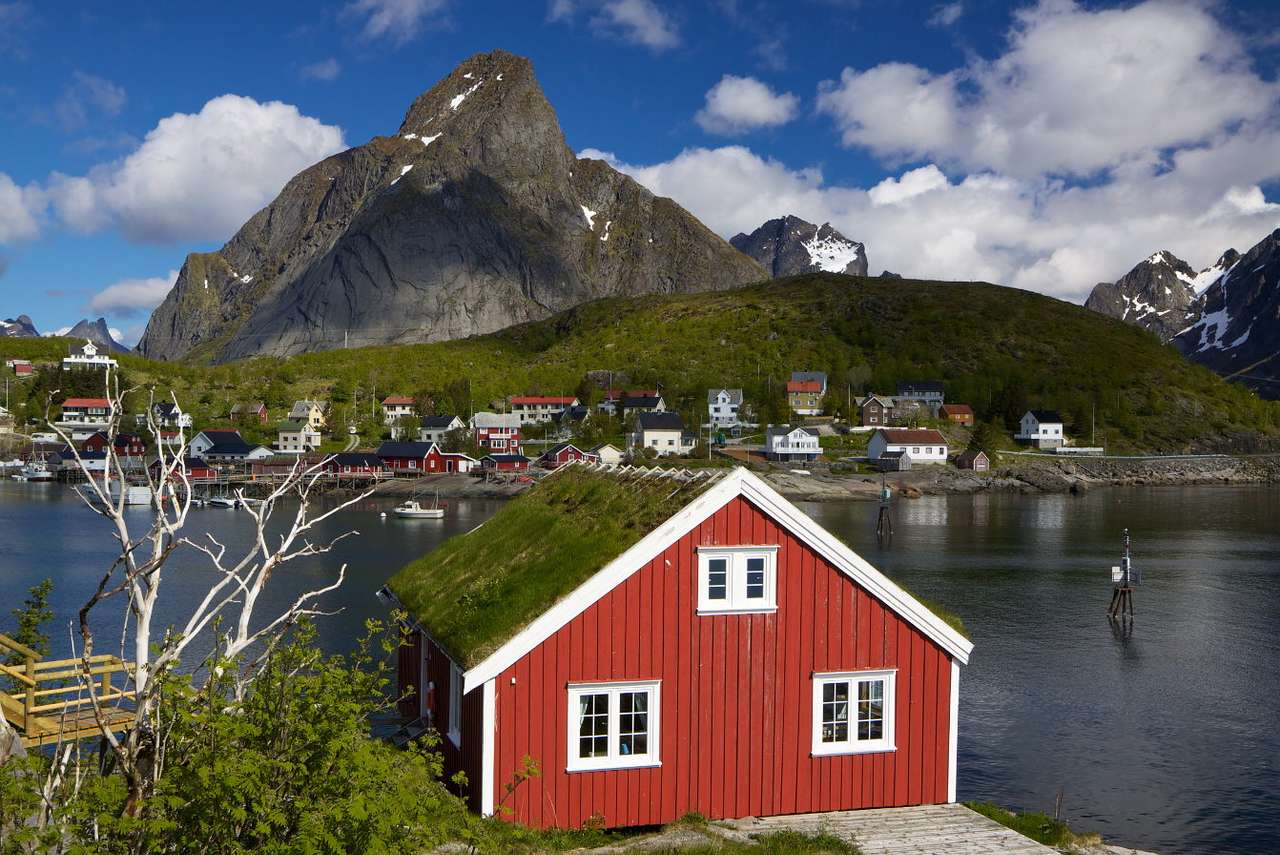 Casa em Reine (Noruega) puzzle online a partir de fotografia
