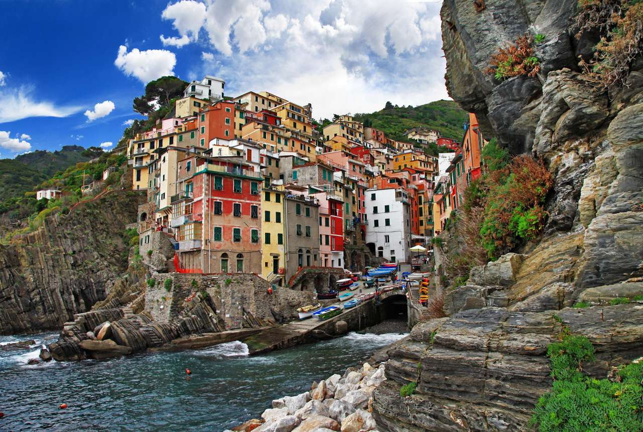Village of Riomaggiore (Italy) puzzle online from photo