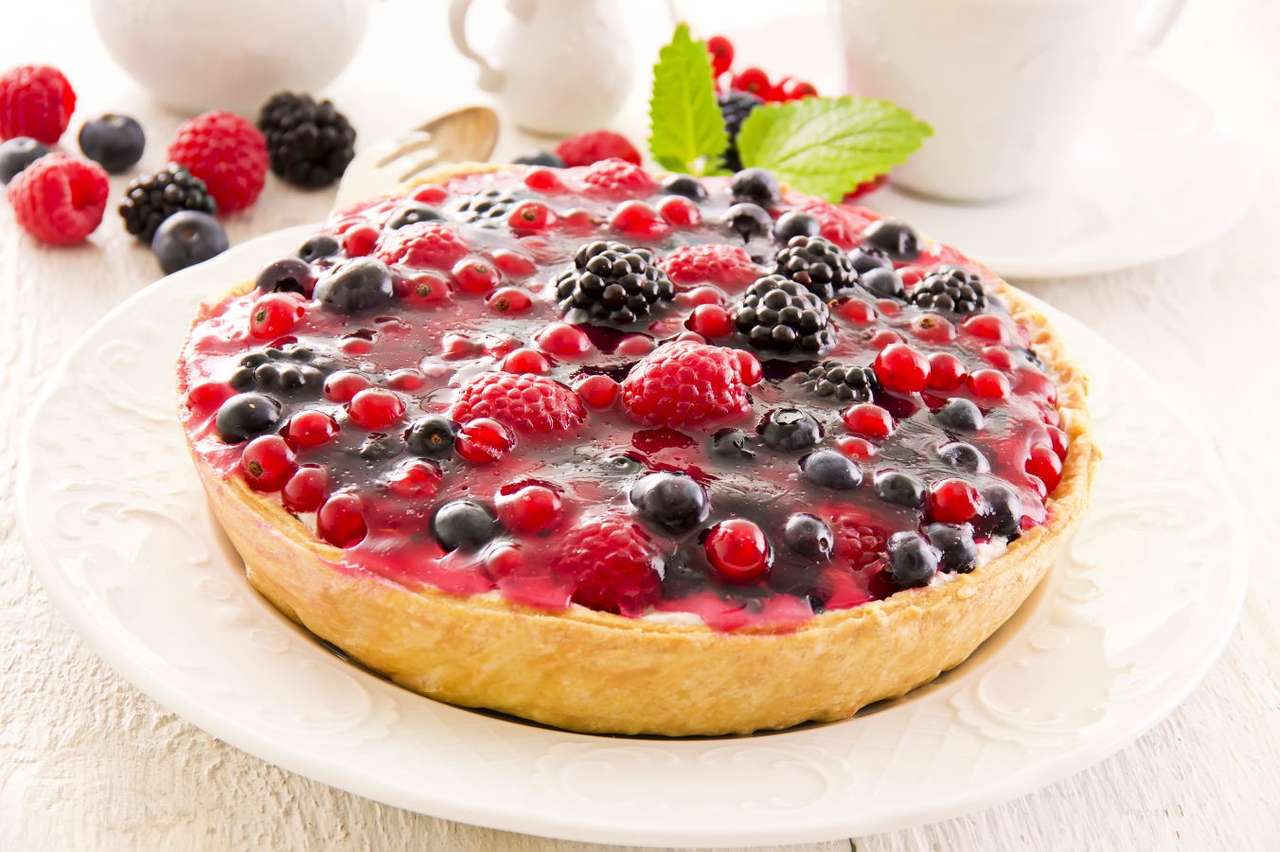 Tart with fruits of the forest online puzzle