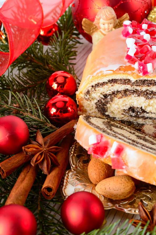 Poppy-seed cake in Christmas setting puzzle online from photo