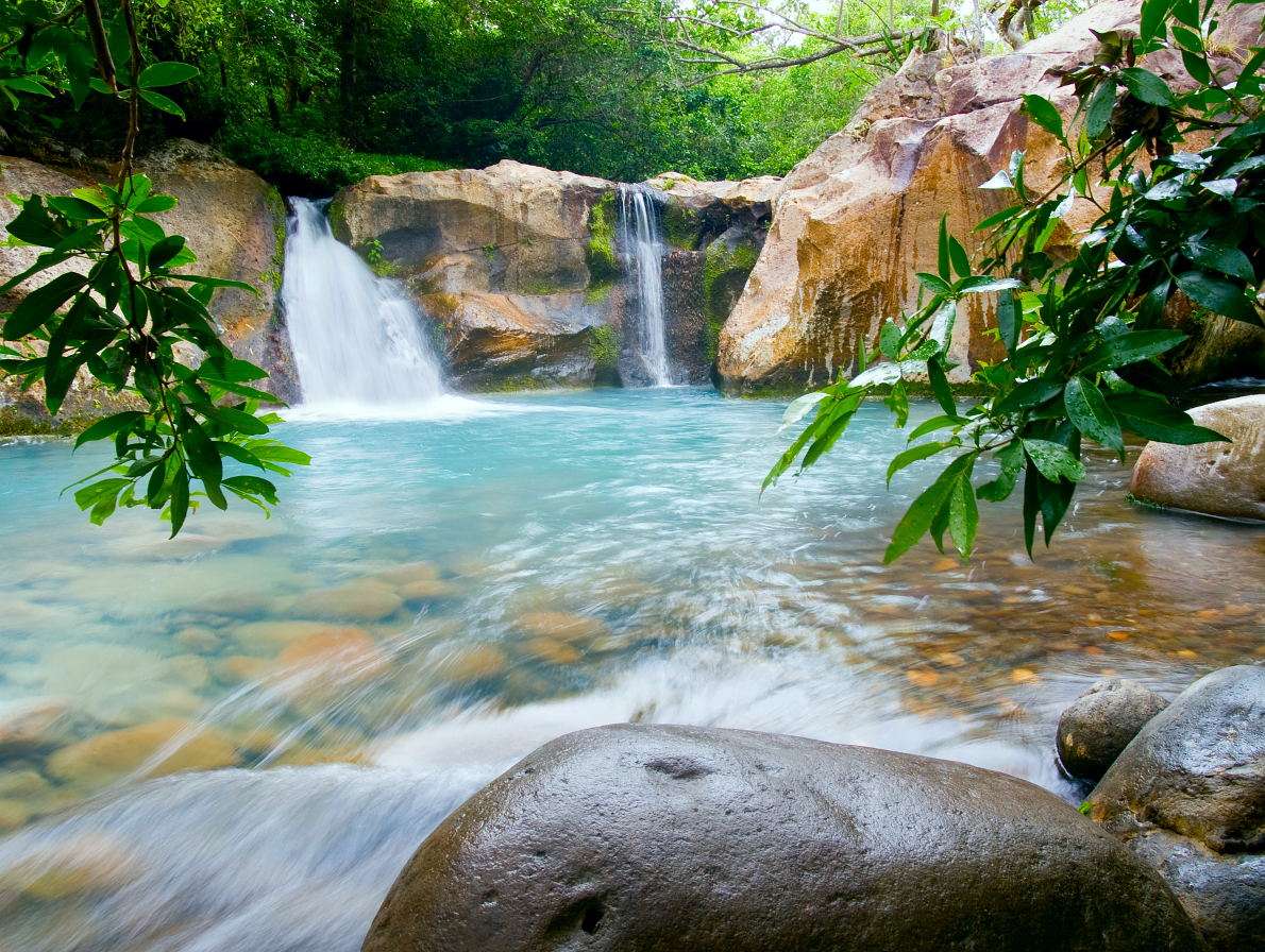 Watervallen in het Rincón de la Vieja National Park (Costa Rica) online puzzel