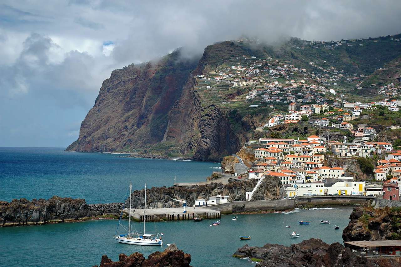 Camara de Lobos na ostrově Madeira (Portugalsko) puzzle online z fotografie