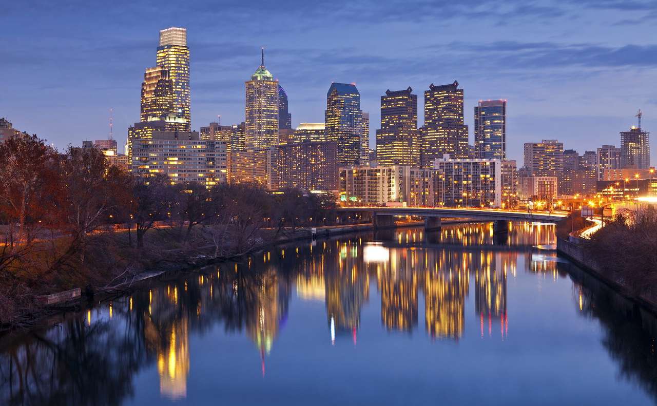Panorama över Philadelphia vid skymningen (USA) Pussel online