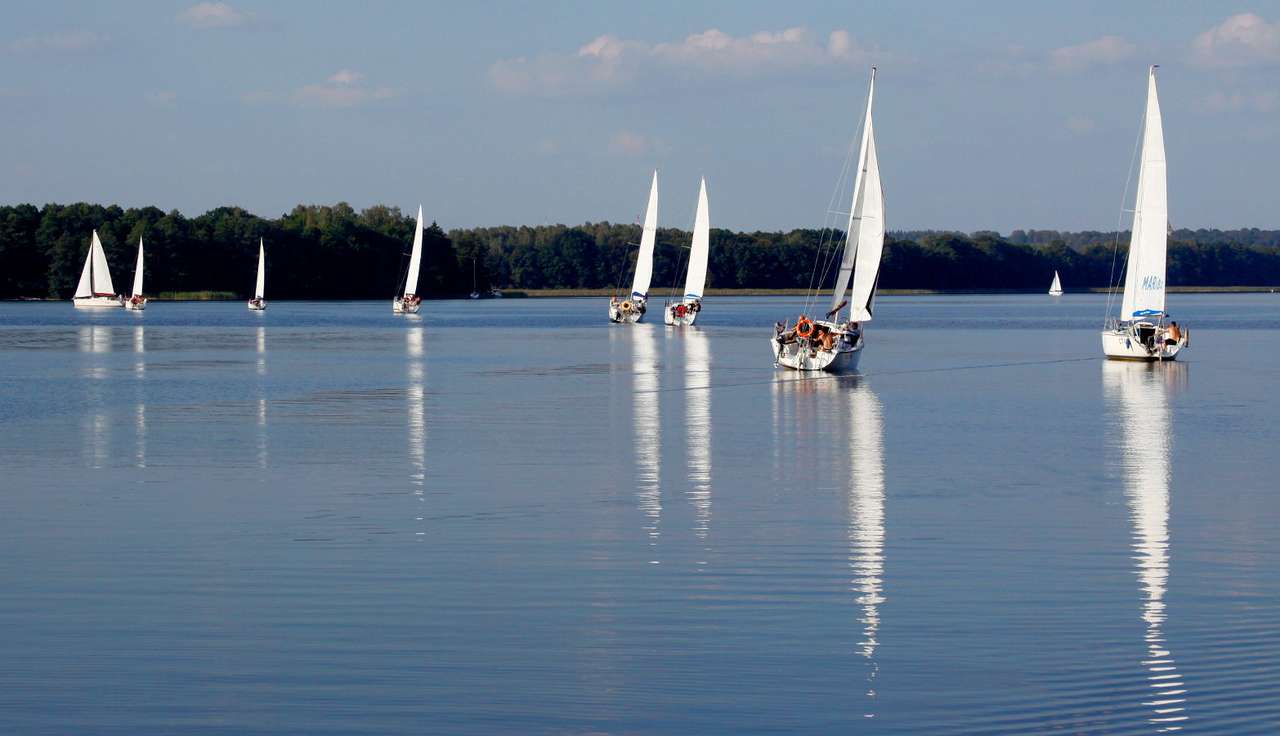 Σκάφη στη λίμνη Jeziorak (Πολωνία) παζλ online από φωτογραφία