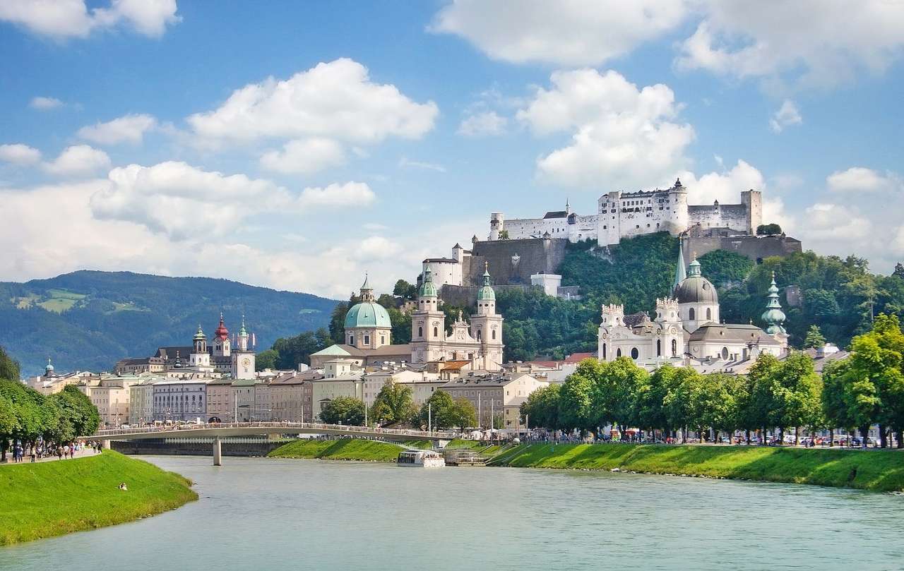 Panorama Salcburku na řece Salzach (Rakousko) puzzle online z fotografie