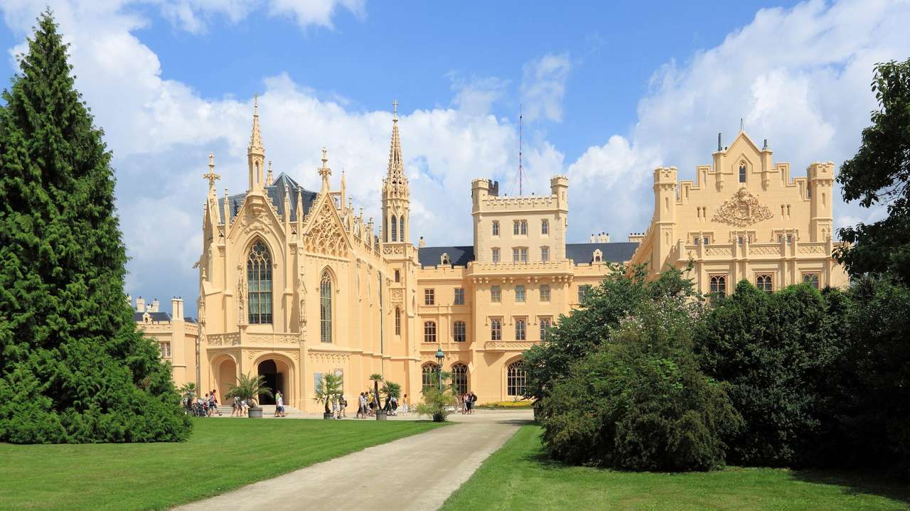 Замък в Леднице (Чехия) онлайн пъзел