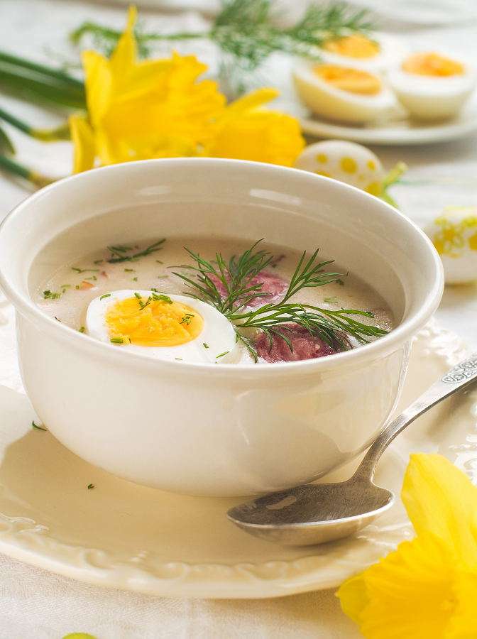 Sopa de centeno agrio polaco con huevos rompecabezas en línea