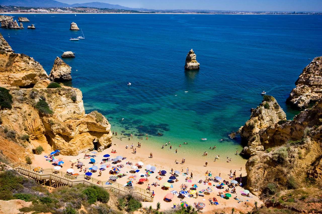 Stranden mellan klipporna i Algarve (Portugal) Pussel online
