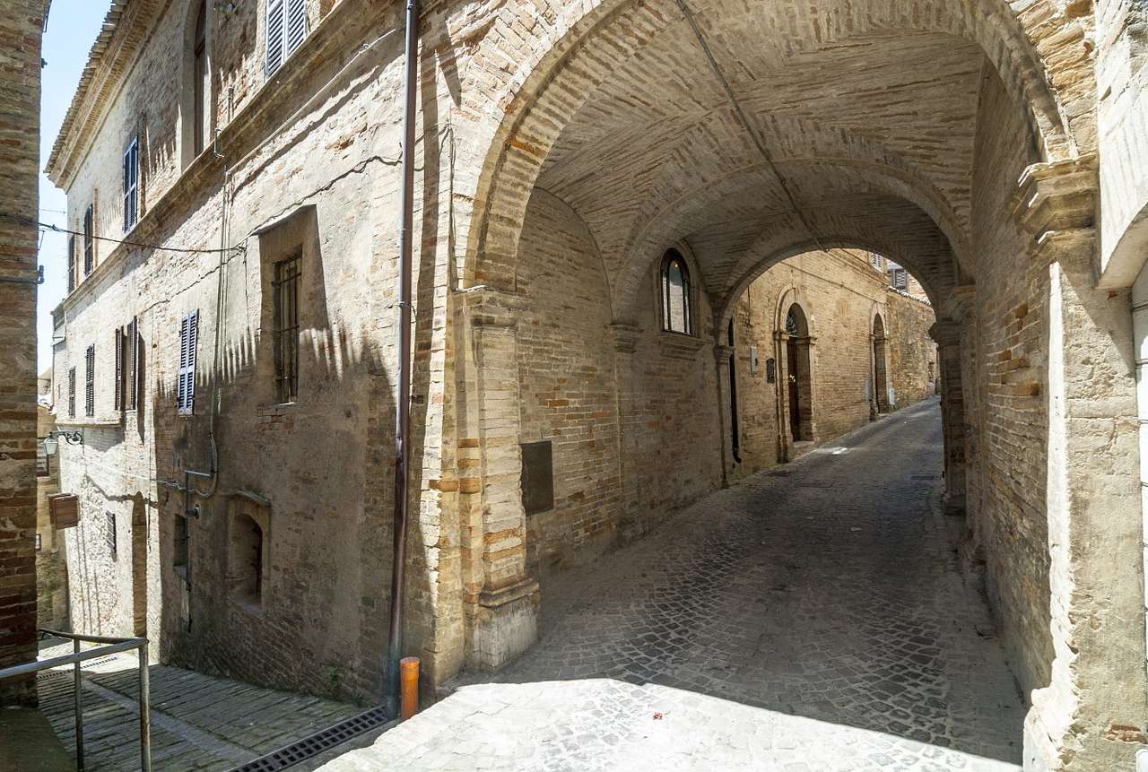 Ulice v Monterubbiano (Itálie) online puzzle