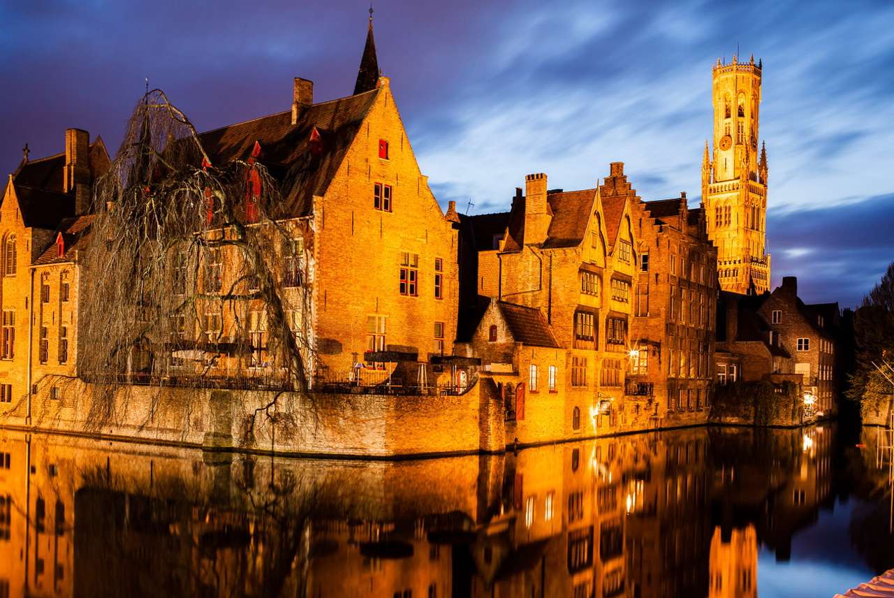 Uitzicht vanaf de Rozenhoedkaai-straat in Brugge (België) online puzzel