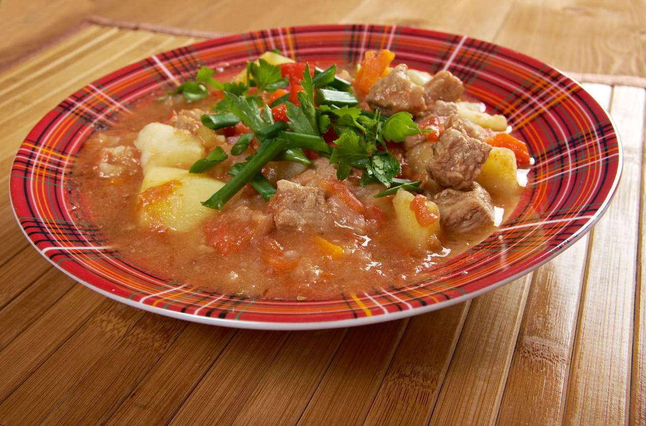 Traditional Hungarian goulash soup online puzzle