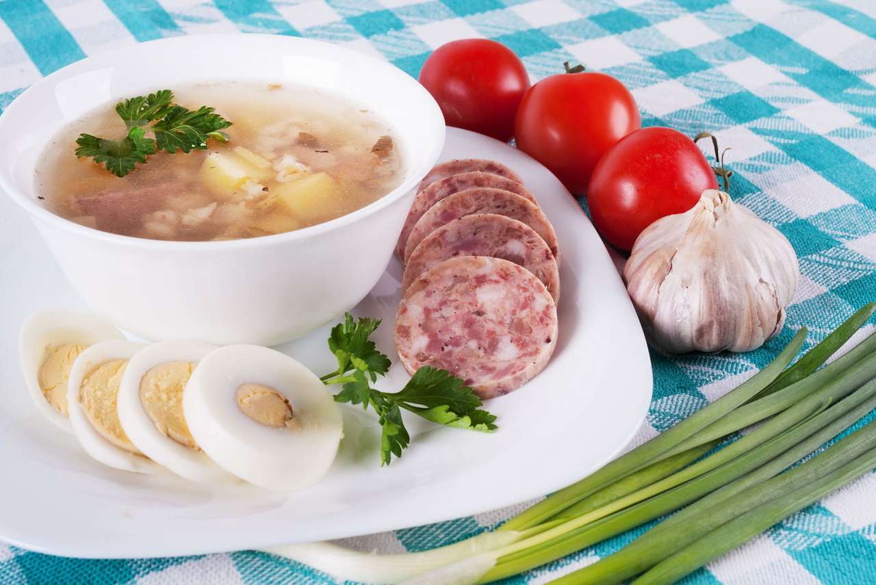 Skål med soppa omgiven av extra pussel online från foto