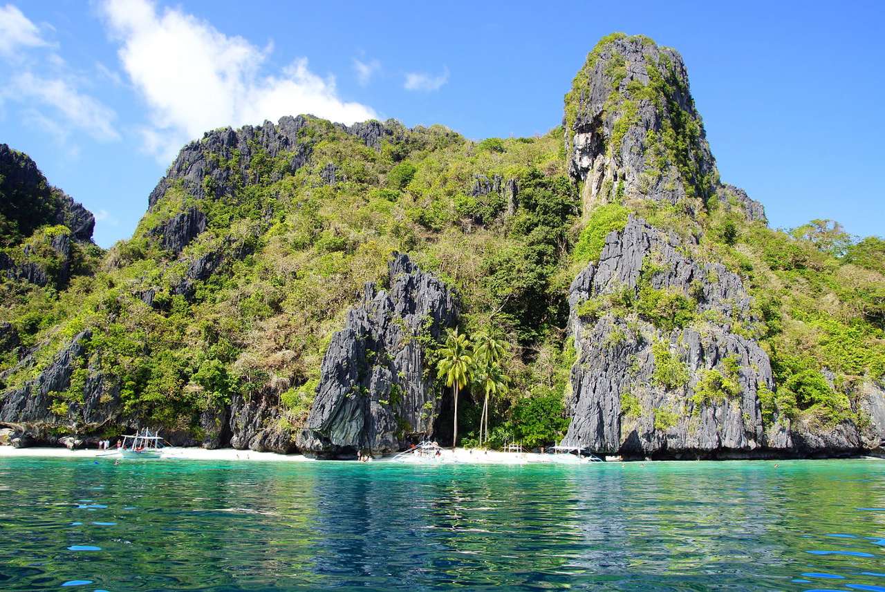 Pohled na skalnaté útesy v El Nidu (Filipíny) online puzzle