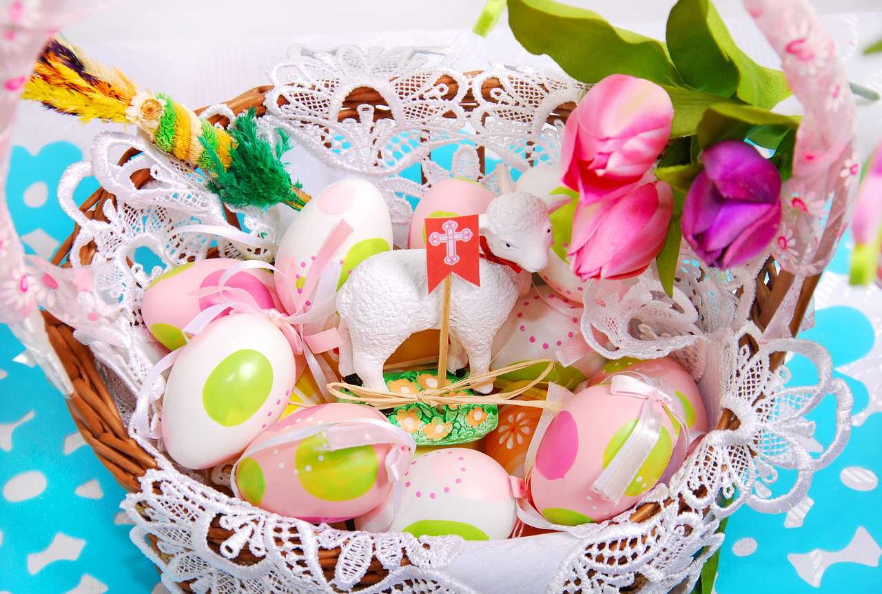 Великденска кошница с яйца и агне онлайн пъзел