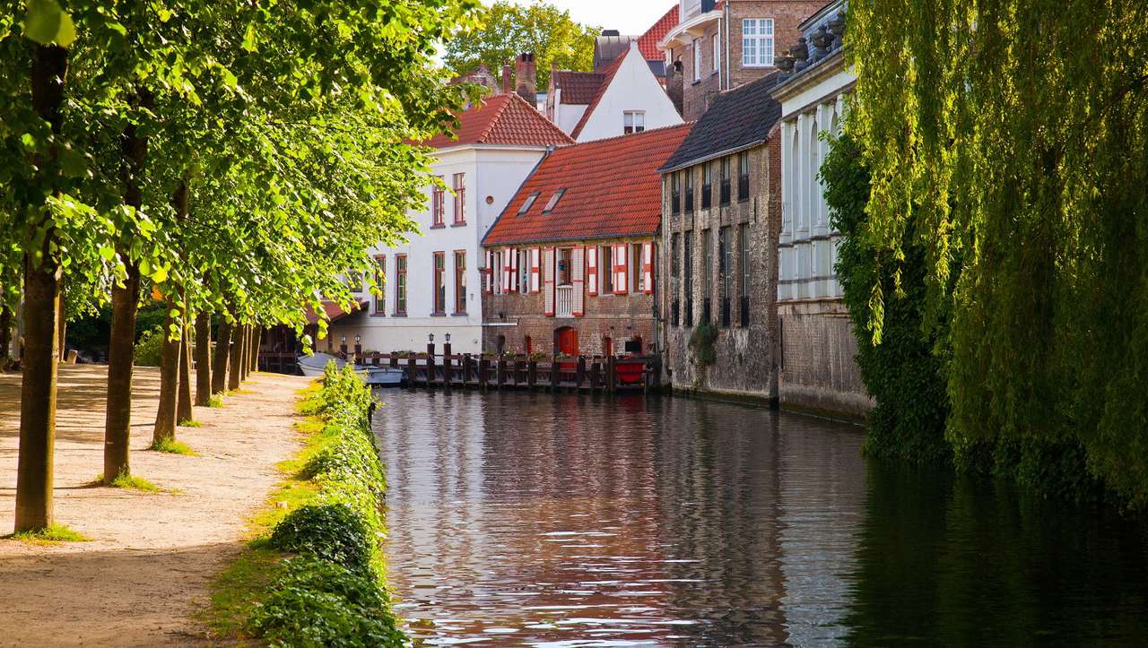 Canal in Bruges (Belgium) online puzzle