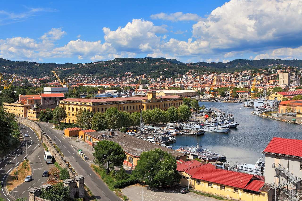 Pohled na přístav v La Spezia (Itálie) puzzle online z fotografie