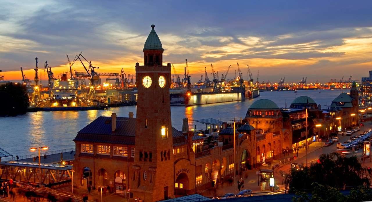 Porto em Hamburgo (Alemanha) puzzle online a partir de fotografia
