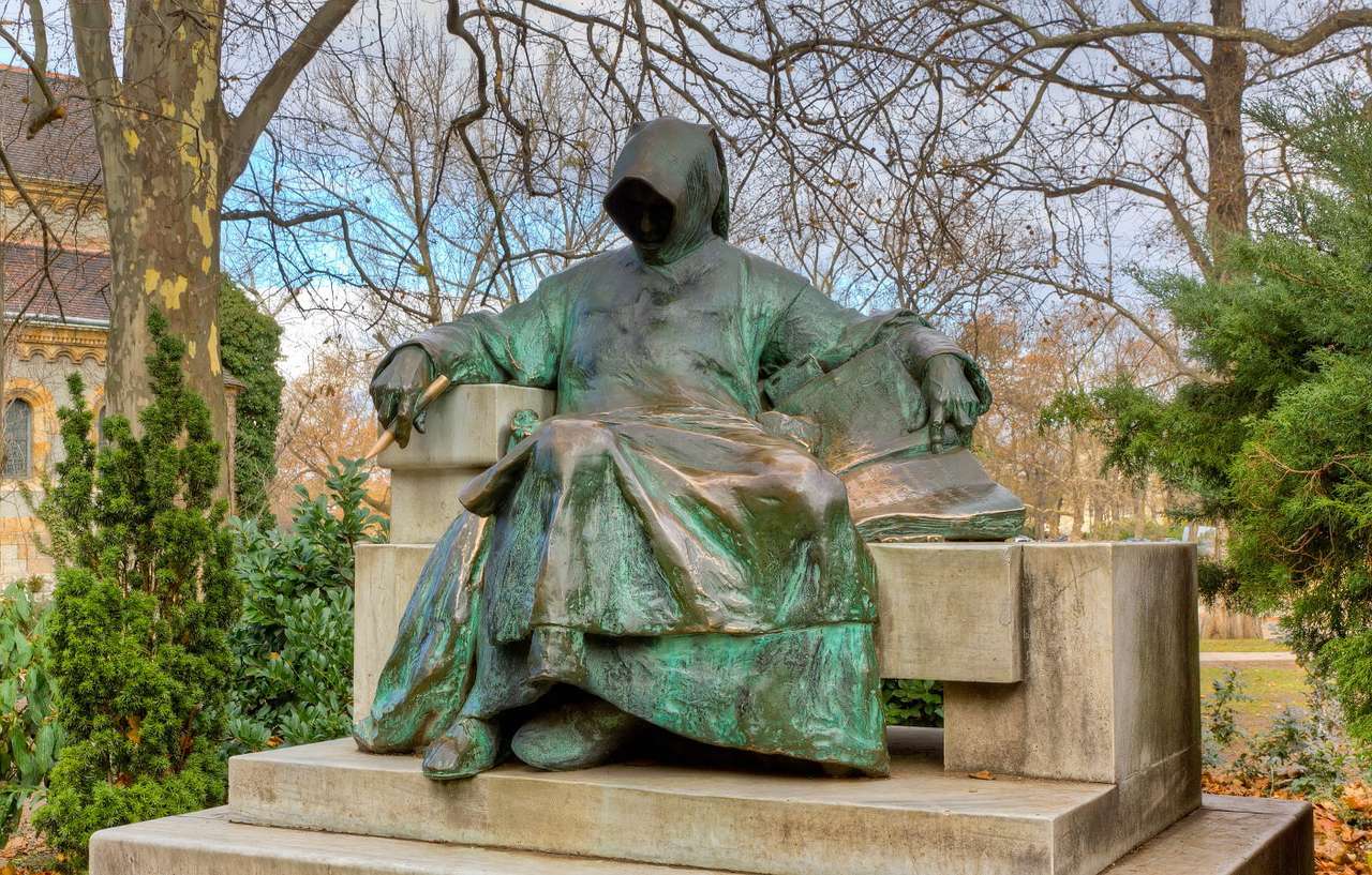 Statue of Gallus Anonymus in Budapest (Hungary) puzzle online from photo