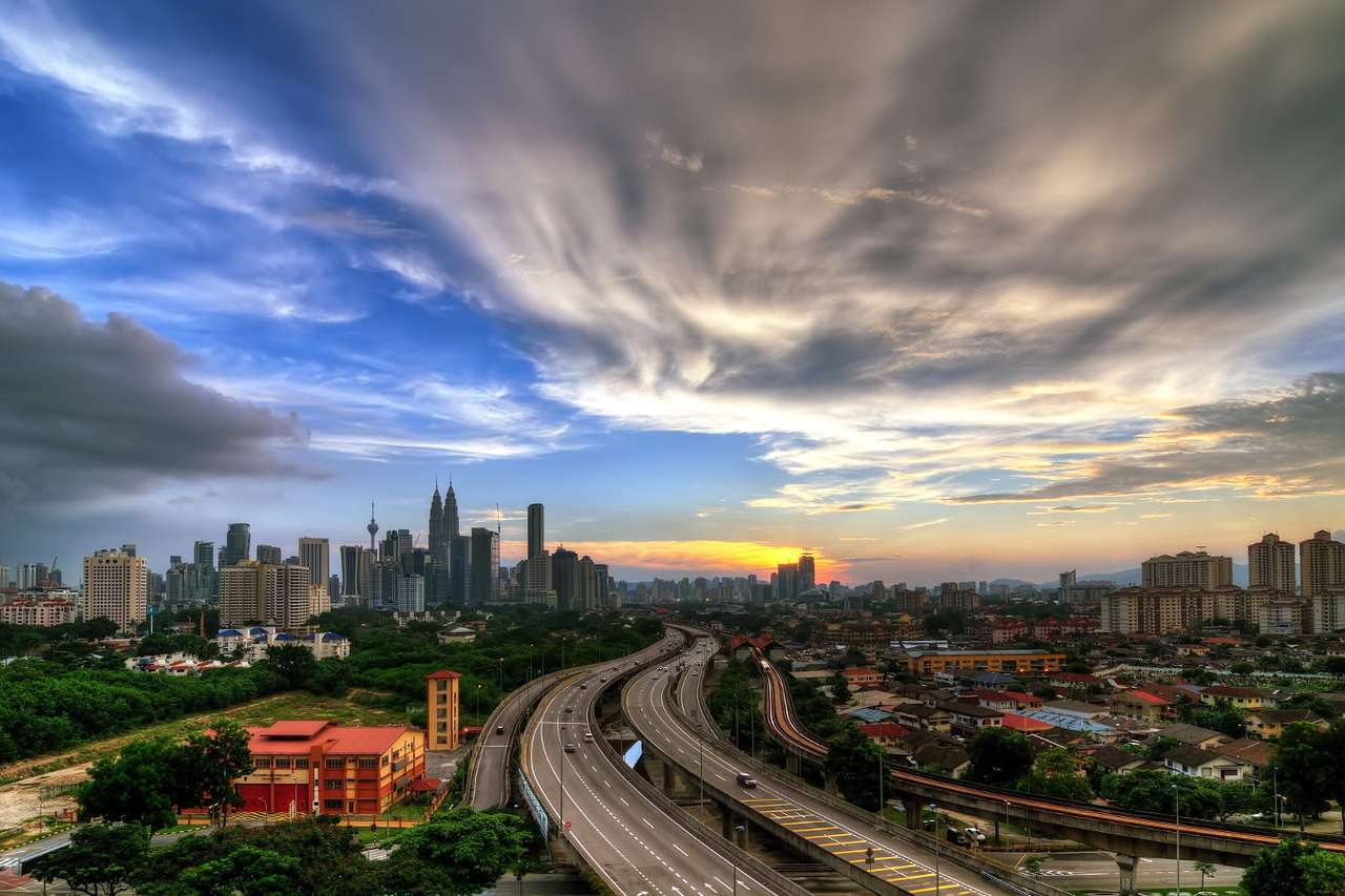 Изглед към Куала Лумпур (Малайзия) онлайн пъзел