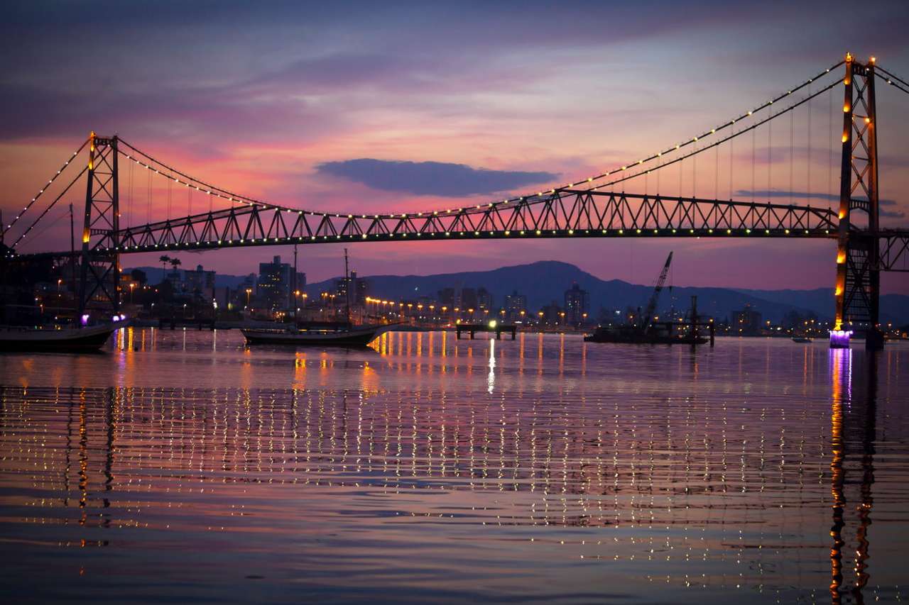 Hercilio Luz-bron i Florianópolis (Brasilien) pussel online från foto