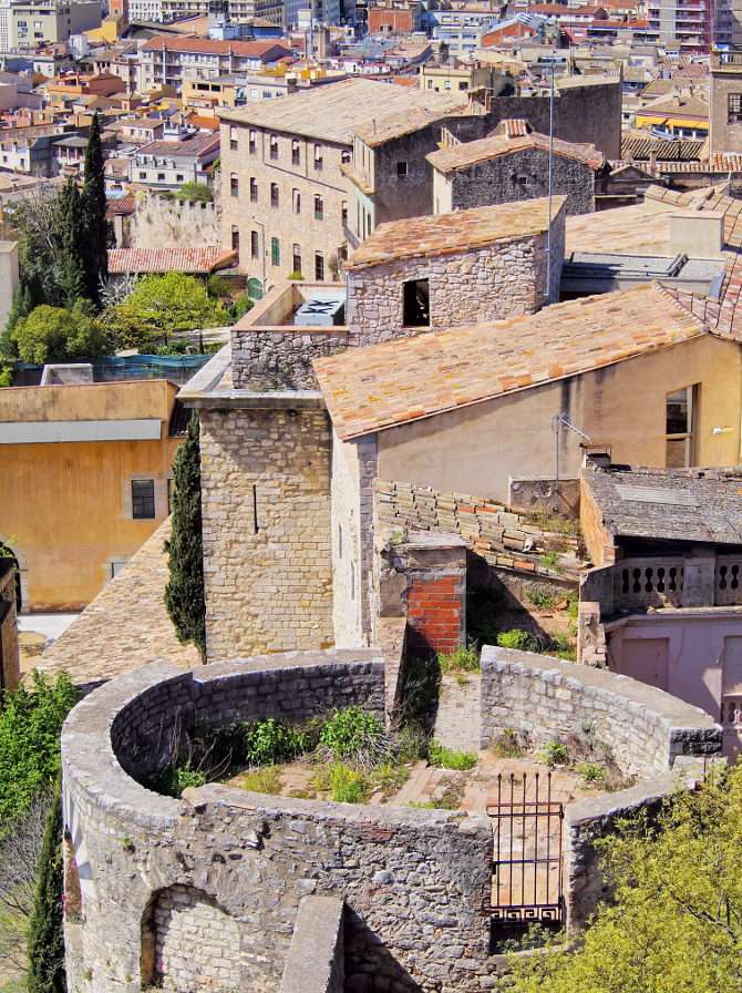 Byggnader i Girona (Spanien) pussel online från foto