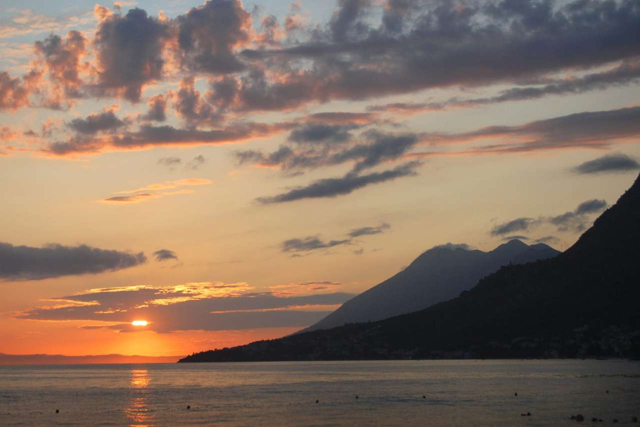 Ηλιοβασίλεμα πάνω από τη Δαλματία (Κροατία) online παζλ