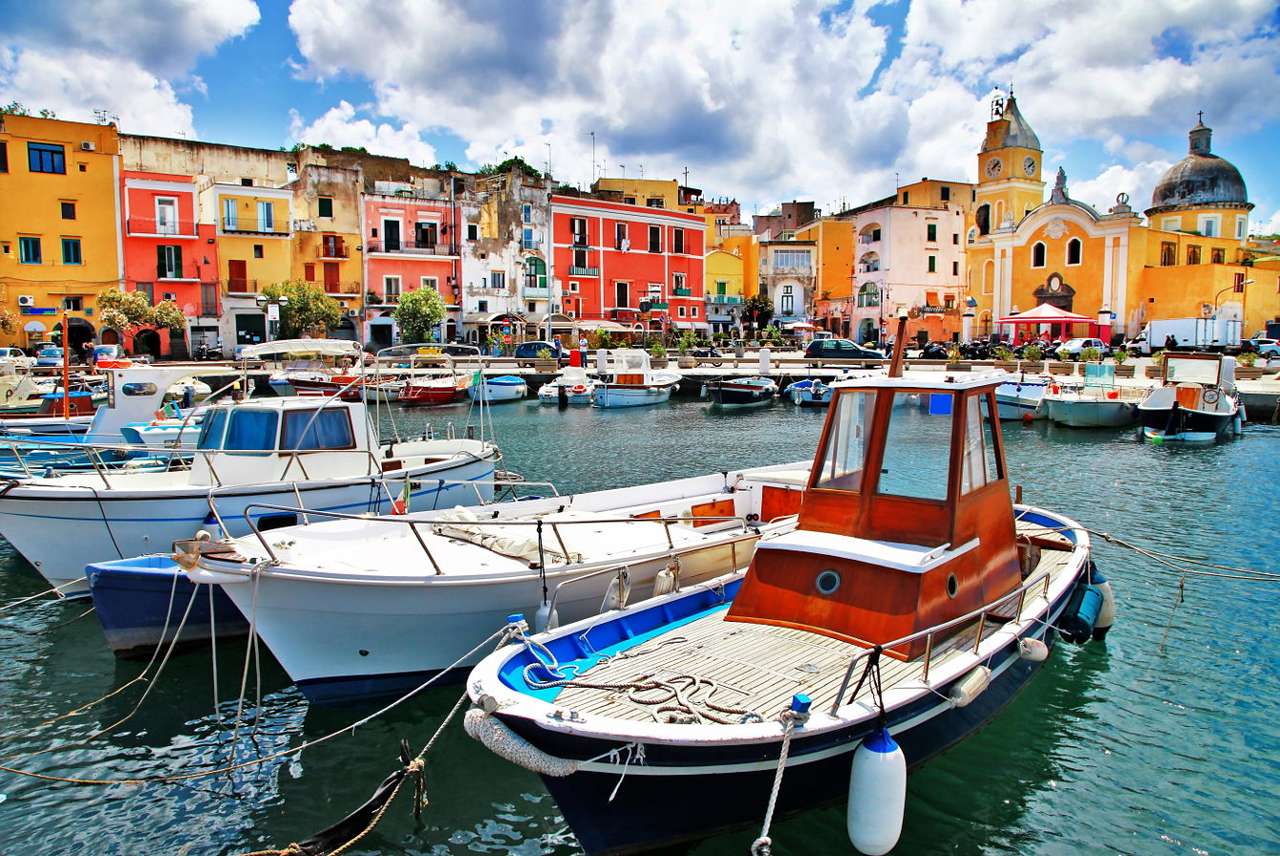 Пристанище на остров Прочида (Италия) онлайн пъзел от снимка