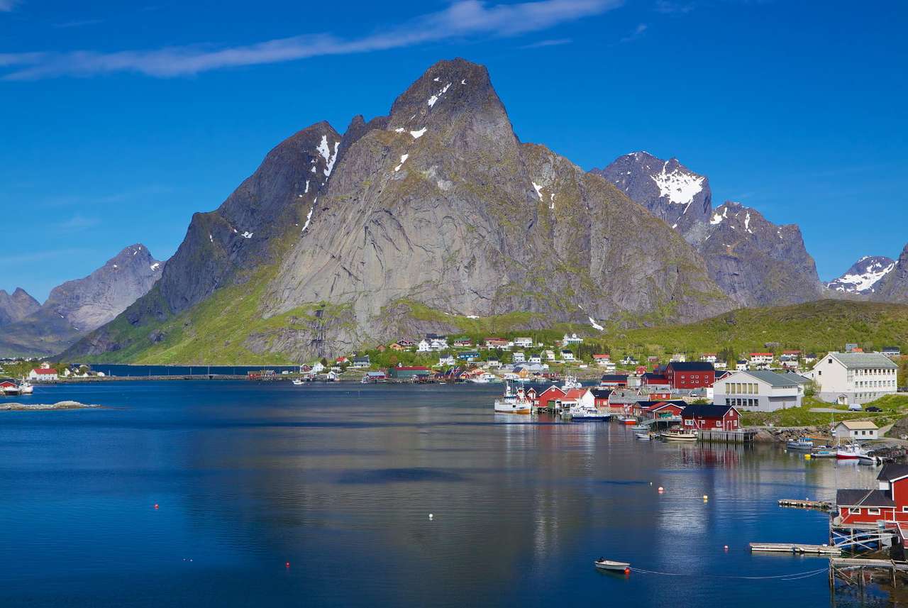 Vista del pueblo pesquero de Reine (Noruega) rompecabezas en línea