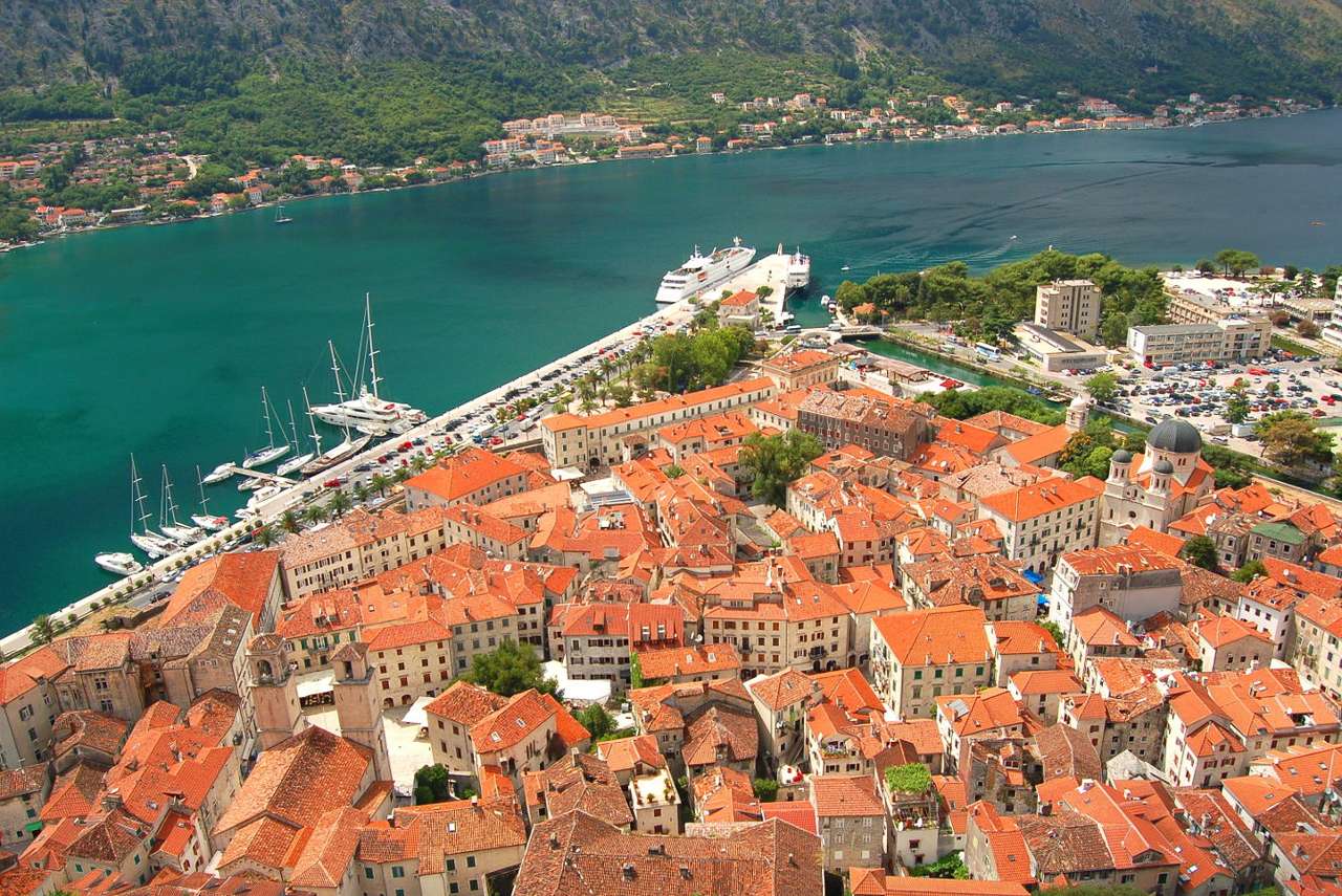 Pohled z Kotoru z ptačí perspektivy (Černá Hora) puzzle online z fotografie