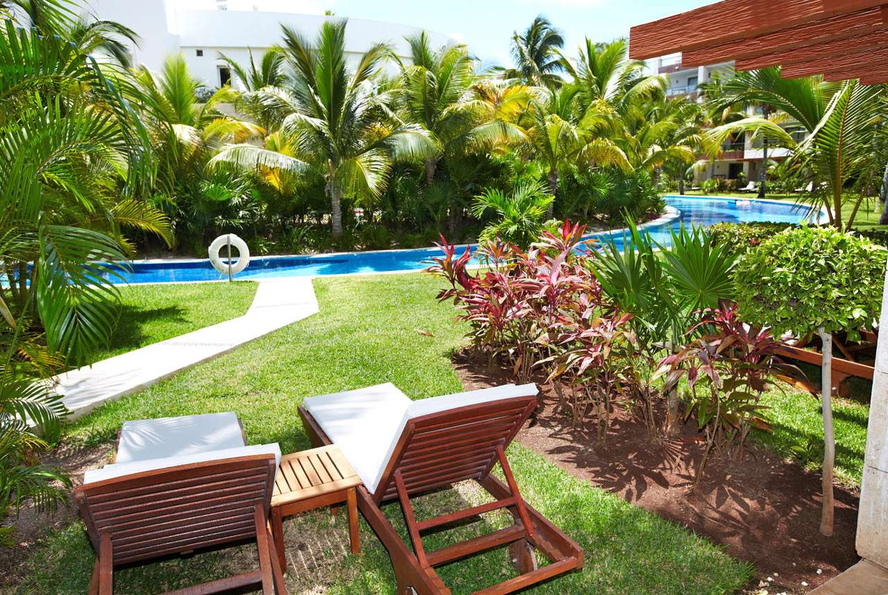 Градина във ваканционния курорт в Карибите онлайн пъзел