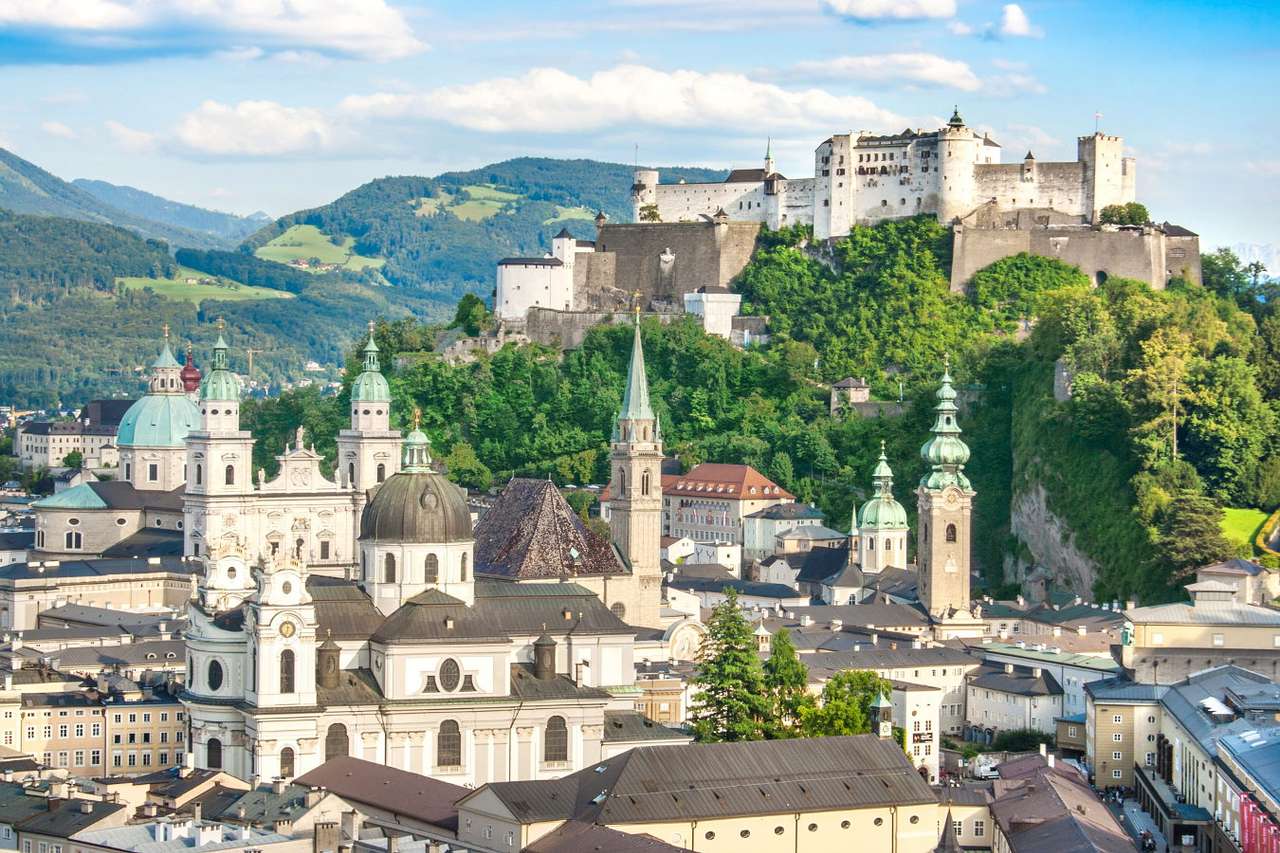 Старият град на Залцбург със замъка на заден план (Австрия) онлайн пъзел от снимка