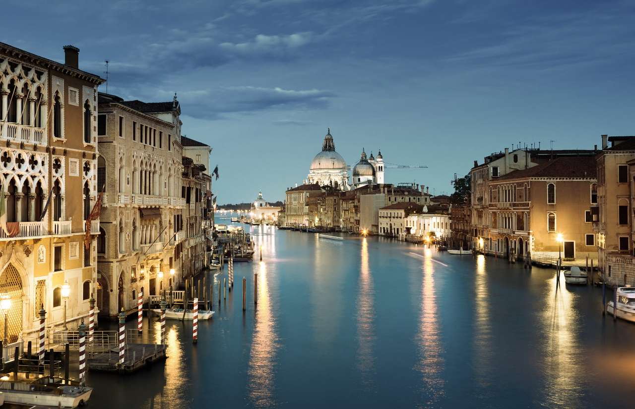 Базилика Санта-Мария-делла-Салюте в Венеции (Италия) пазл онлайн из фото