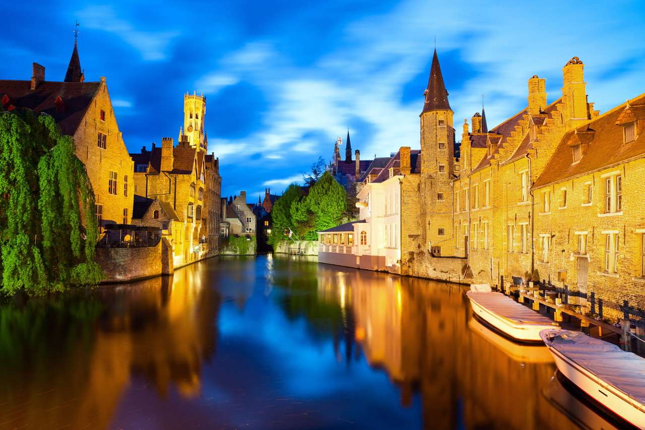 Canal au centre de Bruges (Belgique) puzzle en ligne