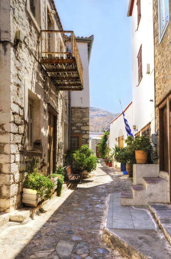 Мальовнича вулиця на острові Гідра (Греція) онлайн пазл