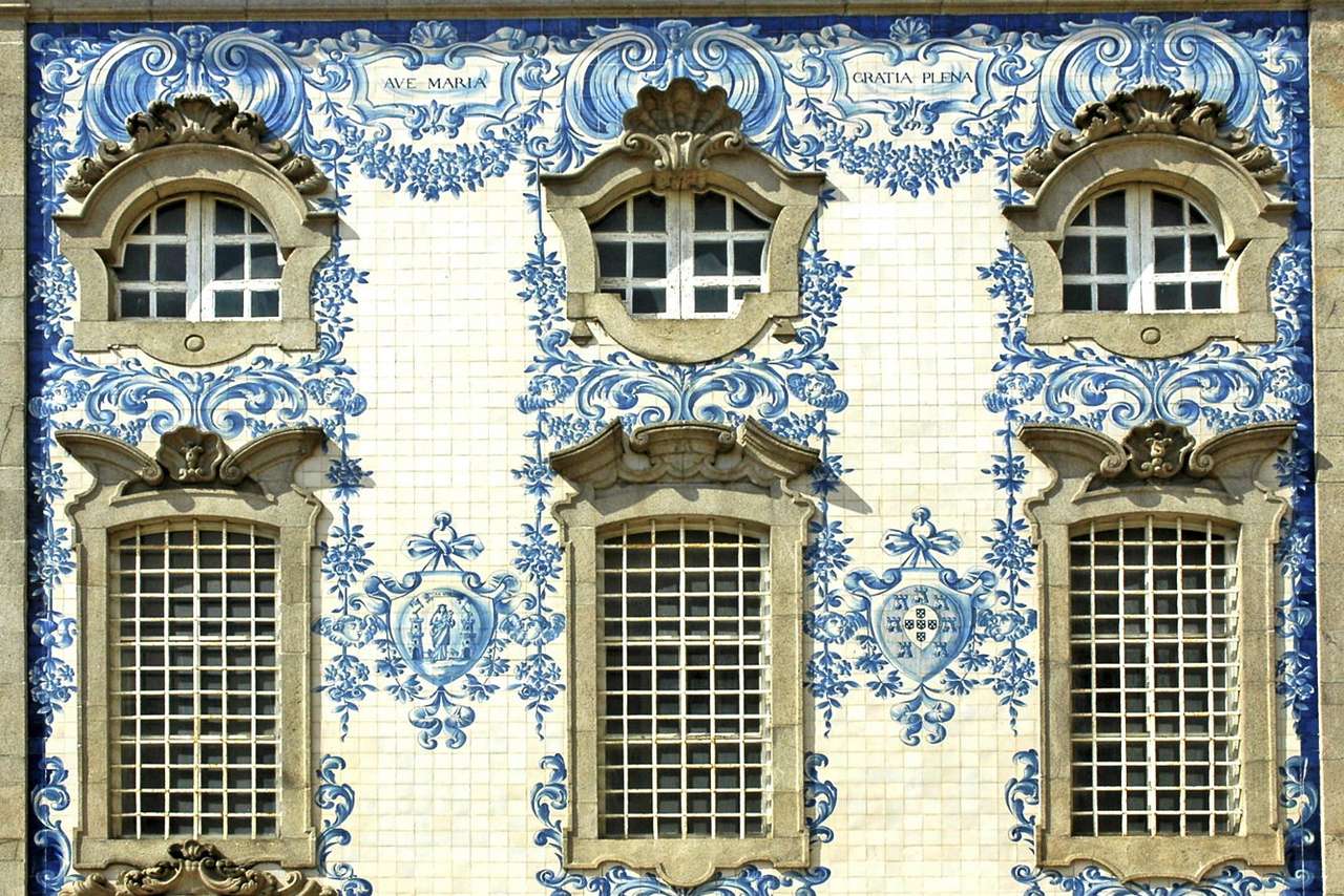 Façade decorated with azulejo (Portugal) puzzle online from photo