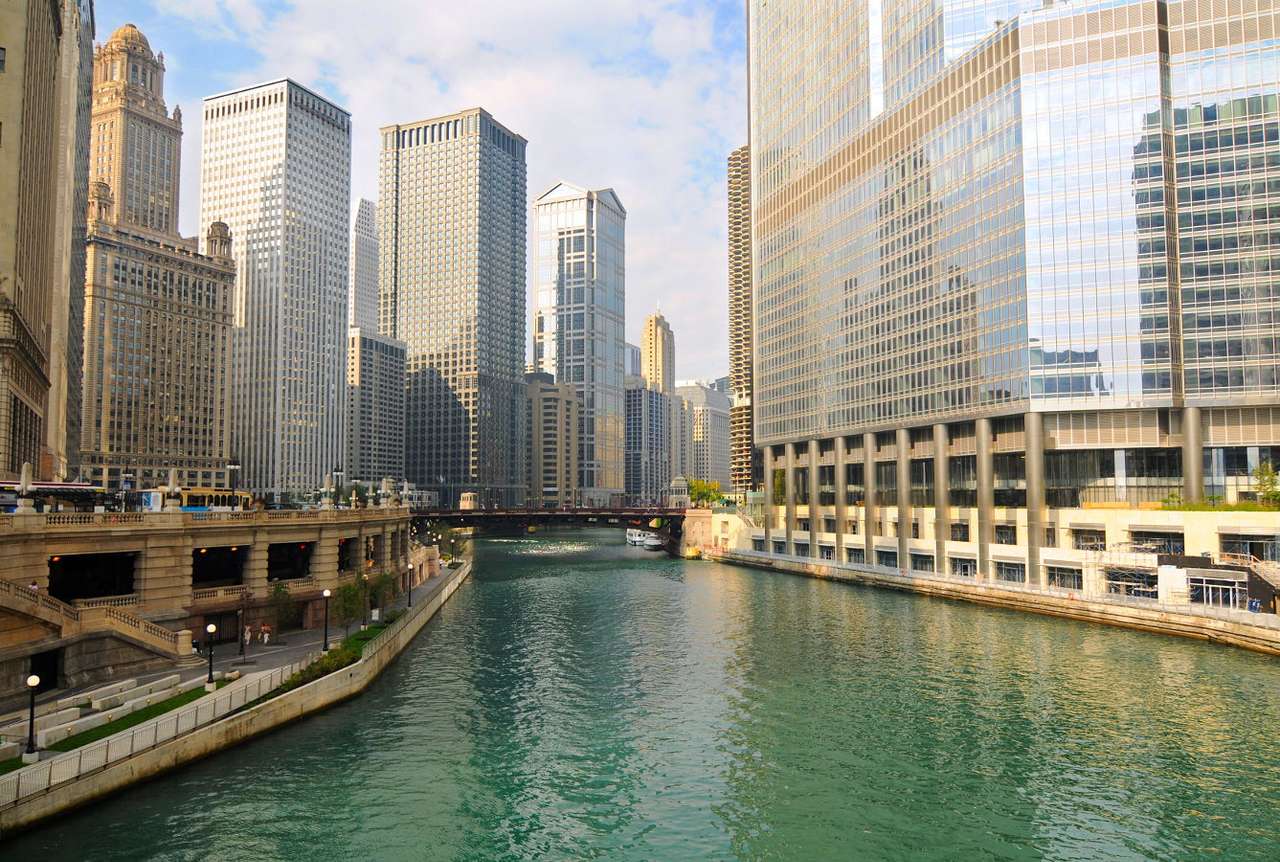 Vista desde el puente Michigan Avenue sobre el río Chicago (EE. UU.) puzzle online a partir de foto