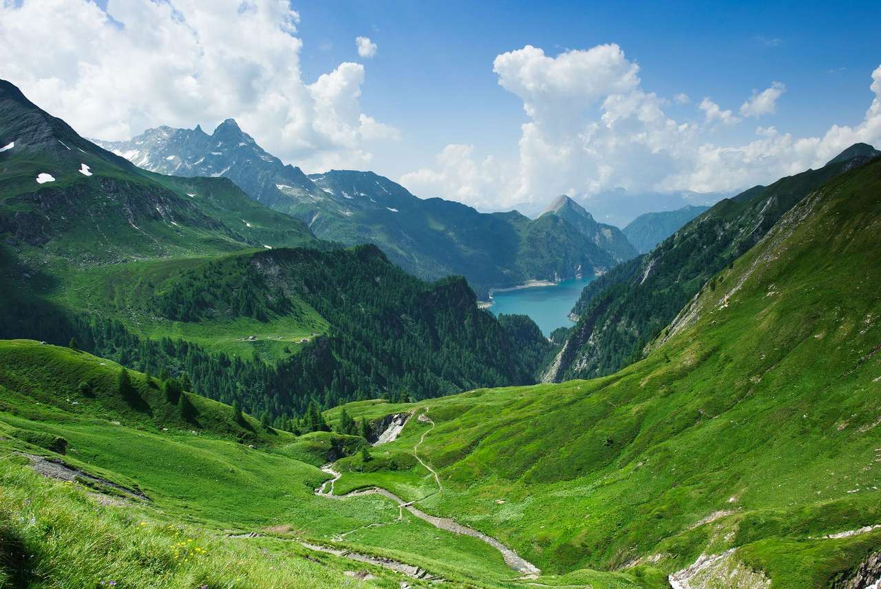 Paisaje de montaña con el lago Lago di Luzzone (Suiza) rompecabezas en línea