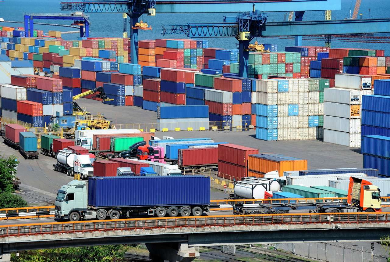 Place of unloading containers puzzle online from photo