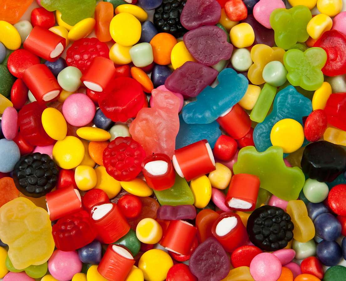 Un amestec de dulciuri colorate puzzle online