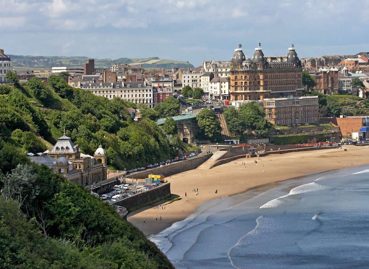Beach in Scarborough (United Kingdom) puzzle online from photo