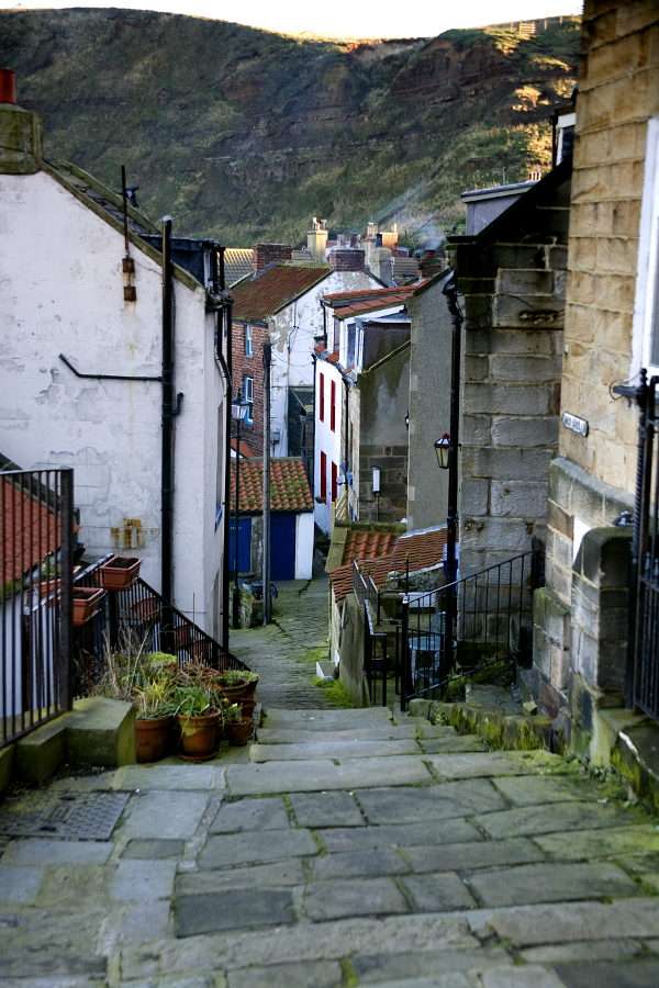 Street in Staithes (Spojené království) puzzle online z fotografie