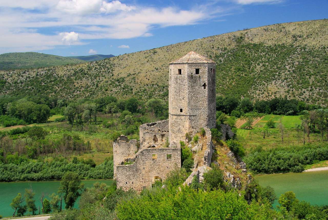 Torre do forte em Počitelj (Bósnia e Herzegovina) puzzle online a partir de fotografia