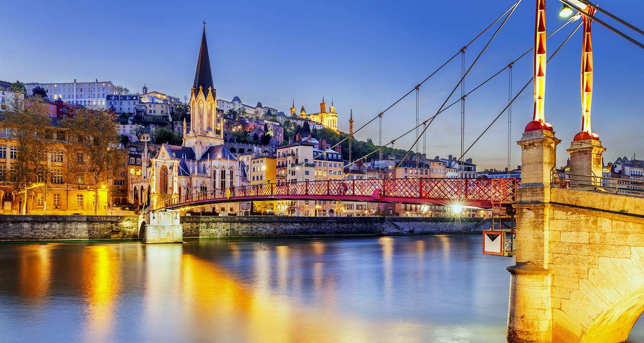 Panorama de Lyon com a Basílica em uma colina (França) puzzle online a partir de fotografia