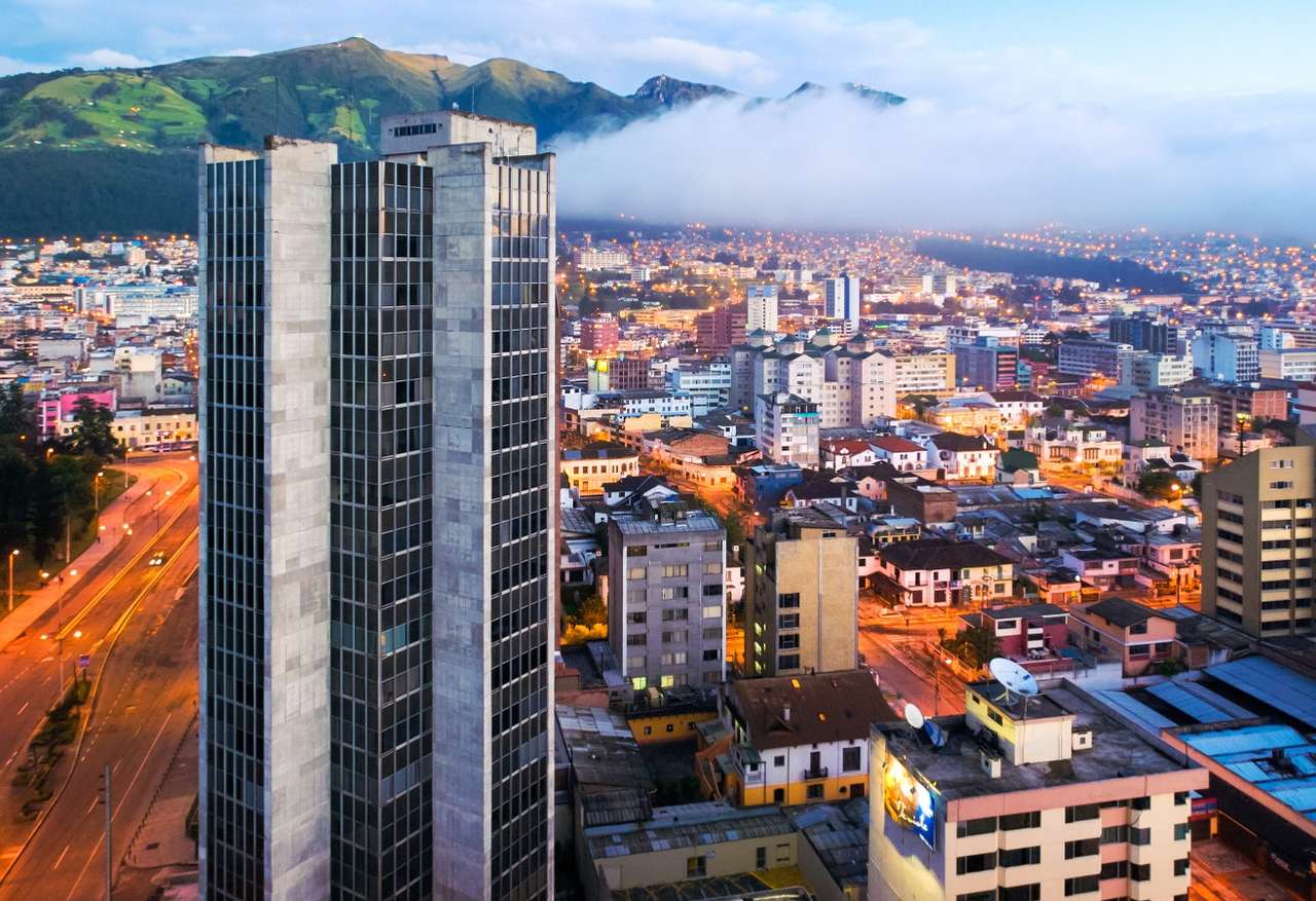 Vedere de pasăre a Quito (Ecuador) puzzle online din fotografie