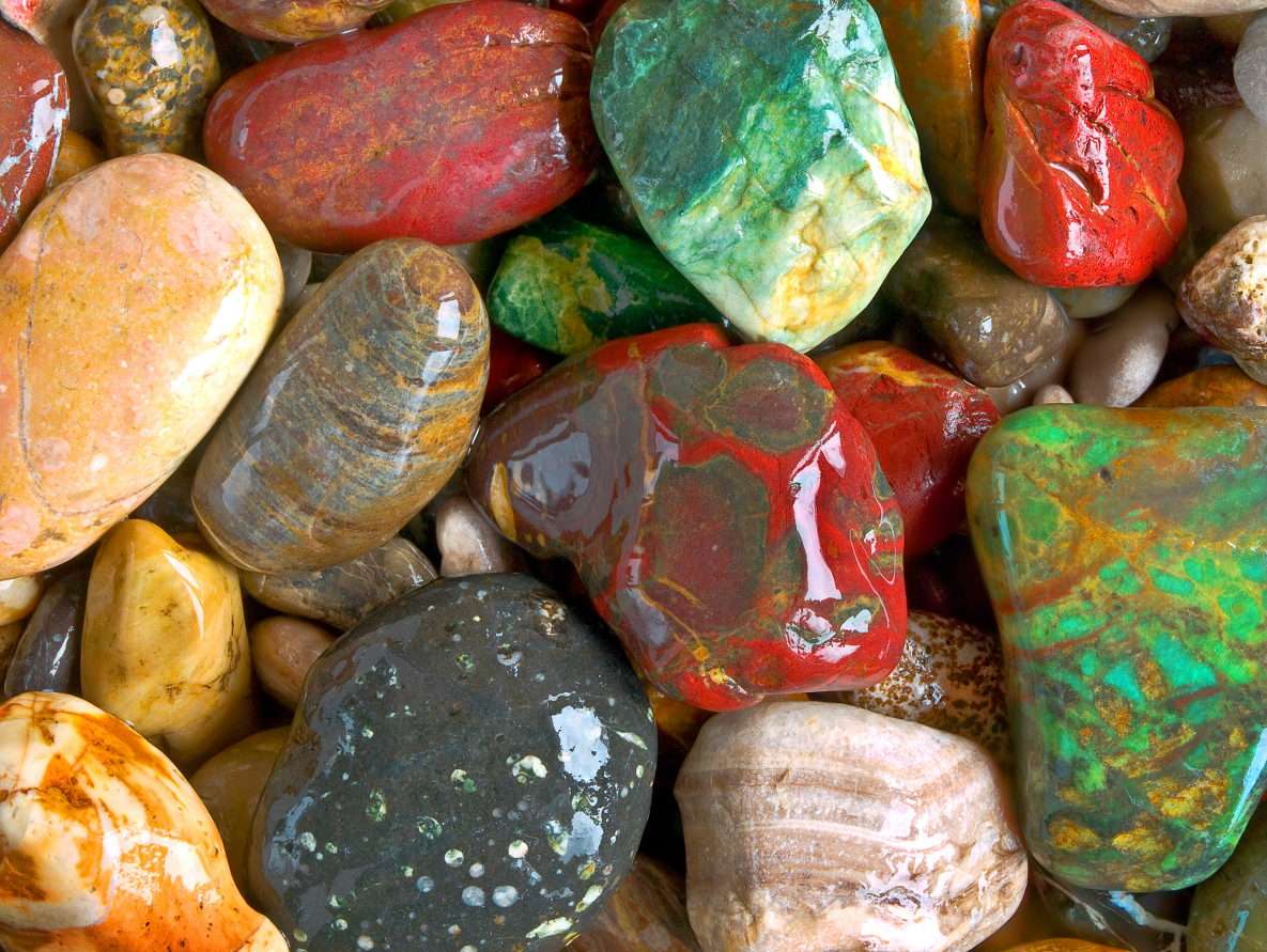 Vícebarevné ozdobné kameny online puzzle
